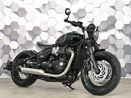 2024 Triumph Bonneville Bobber, красный, 1500000 рублей, вид 1