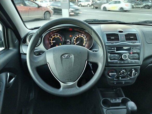 2026 Lada (ВАЗ) Granta I Рестайлинг, белый, 1101000 рублей - вид 11