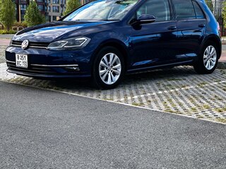 2017 Volkswagen Golf VII Рестайлинг, синий, 1420000 рублей, вид 3