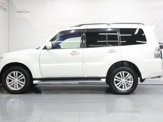 2011 Mitsubishi Pajero IV Рестайлинг 1, белый, 1549000 рублей, вид 2