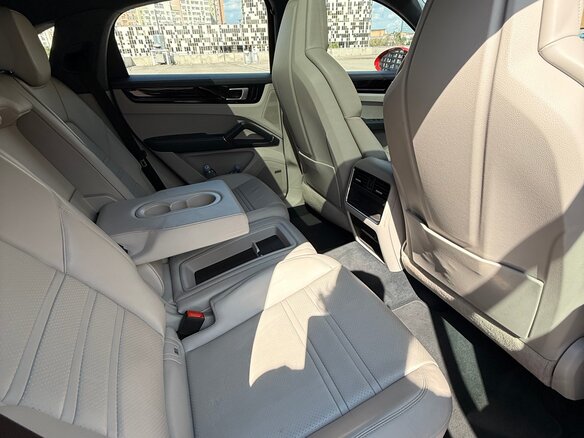2021 Porsche Cayenne Coupé III, красный, 7987654 рублей - вид 13