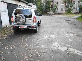 2011 Chevrolet Niva I Рестайлинг, серебристый, 285000 рублей, вид 4
