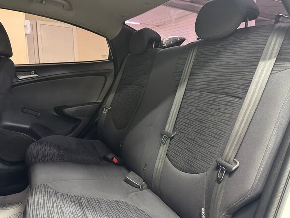 2014 Hyundai Solaris I Рестайлинг, белый, 650000 рублей - вид 19