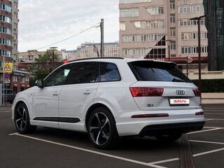 2017 Audi Q7 II (4M), белый, 5300000 рублей, вид 4