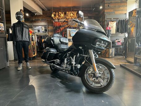 2015 Harley-Davidson CVO Road Glide Limited, серый, 1700000 рублей, вид 3