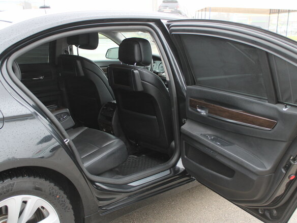 2010 BMW 7 серии Long 750Li V (F01/F02/F04), чёрный, 1415000 рублей - вид 16
