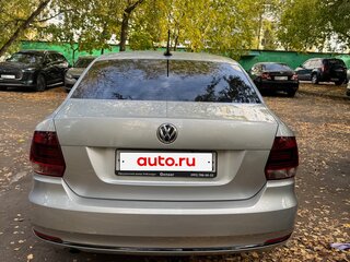 2017 Volkswagen Polo V Рестайлинг, серебристый, 1000000 рублей, вид 3