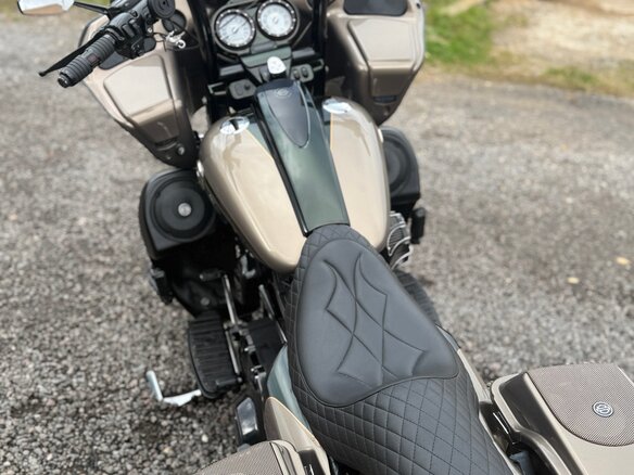 2013 Harley-Davidson CVO Road Glide, золотистый, 1200000 рублей - вид 2