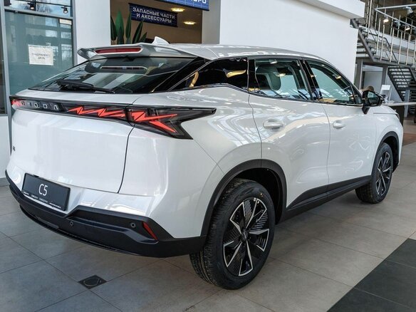 2026 Omoda C5 II, белый, 2375010 рублей - вид 6