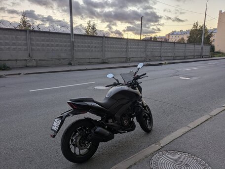 2026 Bajaj Dominar 400, чёрный, 430000 рублей, вид 1