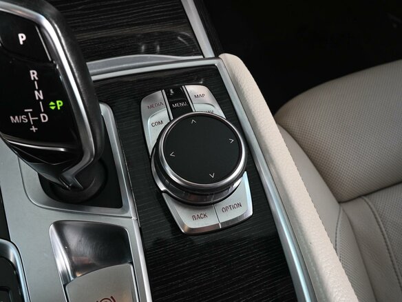 2017 BMW 7 серии 730i VI (G11/G12), белый, 3299000 рублей - вид 16
