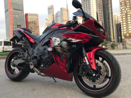 2011 Yamaha YZF-R1, красный, 875000 рублей, вид 1