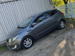 2013 Kia Rio 5-speed III, серый, 784000 рублей, вид 3