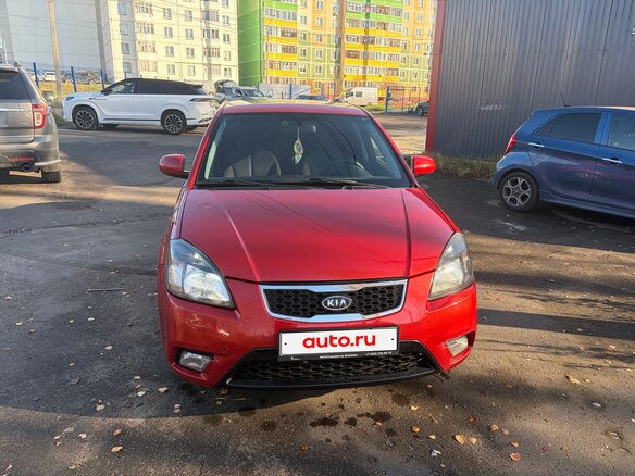 2010 Kia Rio II Рестайлинг, красный, 550000 рублей - вид 1