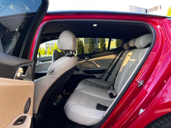 2019 Kia Stinger I, красный, 2670000 рублей - вид 23