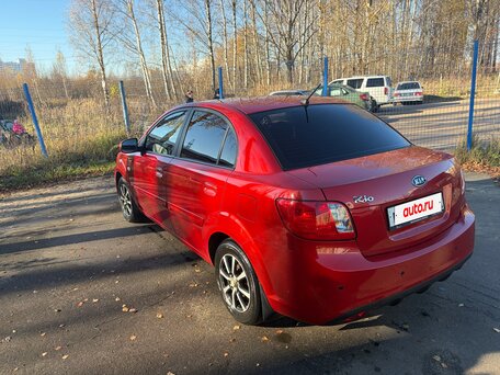 2010 Kia Rio II Рестайлинг, красный, 550000 рублей, вид 4