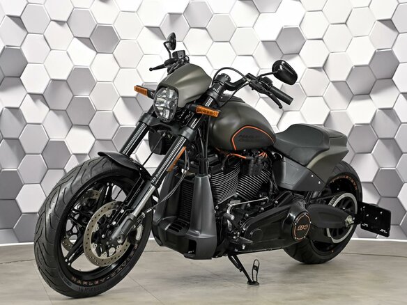 2018 Harley-Davidson FXDR 114, серый, 1949000 рублей - вид 1