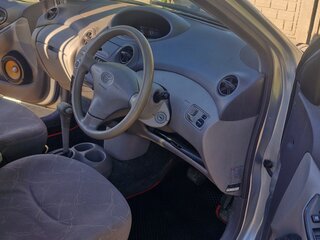 2002 Toyota Platz, серый, 395000 рублей, вид 5