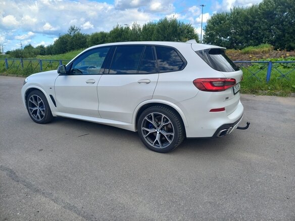 2018 BMW X5 M50d IV (G05/G18), белый, 6100000 рублей - вид 22