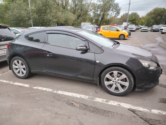 2013 Opel Astra GTC J Рестайлинг, чёрный, 680000 рублей - вид 4