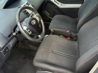 2008 Toyota Yaris Multimode II, серый, 590000 рублей, вид 4