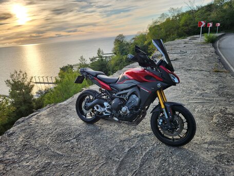 2015 Yamaha MT-09 Tracer (FJ-09), пурпурный, 850000 рублей, вид 4