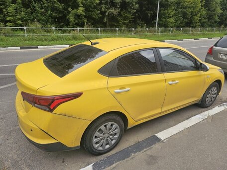 2021 Hyundai Solaris II Рестайлинг, жёлтый, 898700 рублей, вид 2