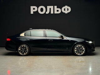 2024 BMW 5 серии Long 530Li VIII (G60/G61/G68), чёрный, 9990000 рублей, вид 4