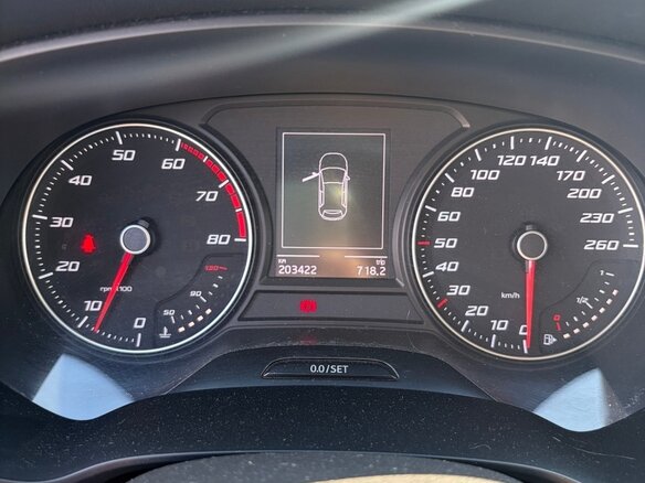 2013 SEAT Leon III, красный, 950000 рублей - вид 2