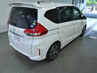 2017 Honda Freed II, белый, 1050000 рублей, вид 4