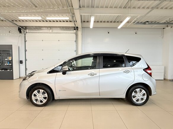 2017 Nissan Note e-Power II Рестайлинг, серый, 1279000 рублей - вид 3