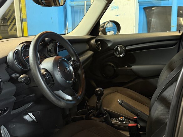 2018 Mini Hatch Cooper D III (F55/F56) Рестайлинг, серый, 1500000 рублей - вид 4