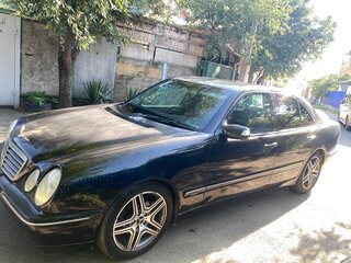1999 Mercedes-Benz E-Класс 240 II (W210, S210) Рестайлинг, чёрный, 650000 рублей, вид 1