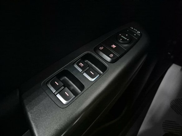 2018 Kia Sportage IV Рестайлинг, чёрный, 2130000 рублей - вид 7