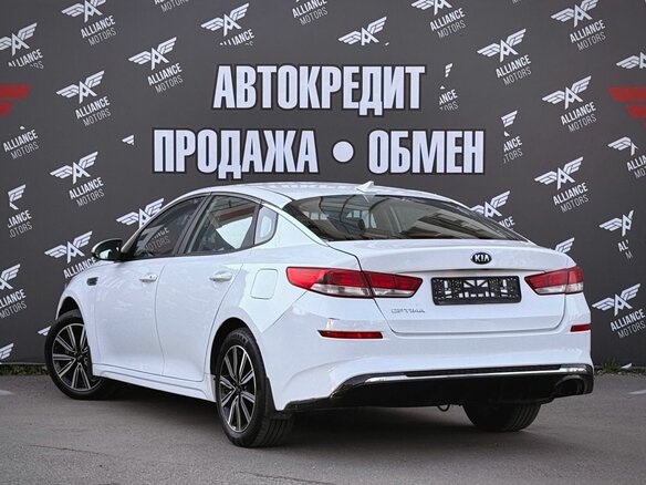 2019 Kia Optima IV Рестайлинг, белый, 1390000 рублей - вид 4