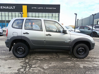 2014 Chevrolet Niva I Рестайлинг, серебристый, 530000 рублей, вид 4