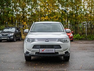 2014 Mitsubishi Outlander III Рестайлинг, белый, 1357000 рублей, вид 3