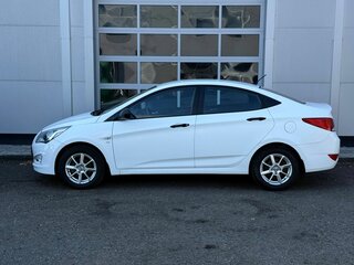 2015 Hyundai Solaris I Рестайлинг, белый, 990000 рублей, вид 2