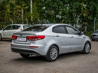 2016 Kia Rio III Рестайлинг, серебристый, 945000 рублей, вид 2