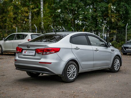 2016 Kia Rio III Рестайлинг, серебристый, 944000 рублей, вид 2