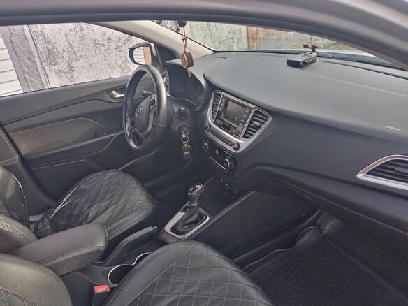 2019 Hyundai Solaris II, серебристый, 1370000 рублей - вид 3