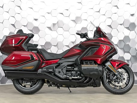 2025 Honda GL 1800 Gold Wing, красный, 3599000 рублей, вид 3