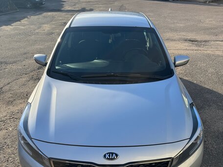 2018 Kia Cerato III Рестайлинг (Classic), серебристый, 1420000 рублей, вид 3