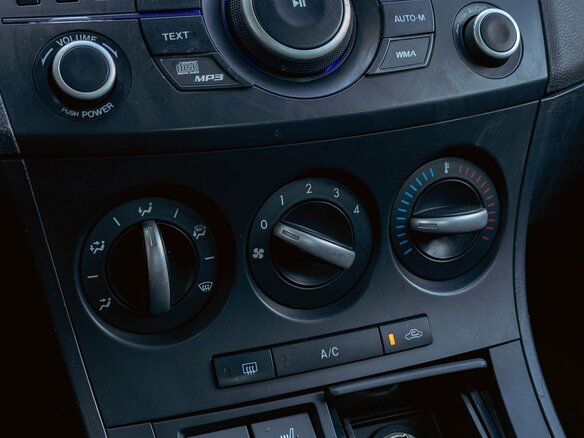 2013 Mazda 3 II (BL) Рестайлинг, белый, 995000 рублей - вид 17