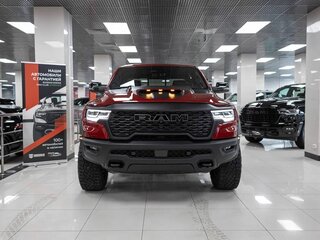 2026 Ram 1500 RHO V Рестайлинг, красный, 11840000 рублей, вид 4