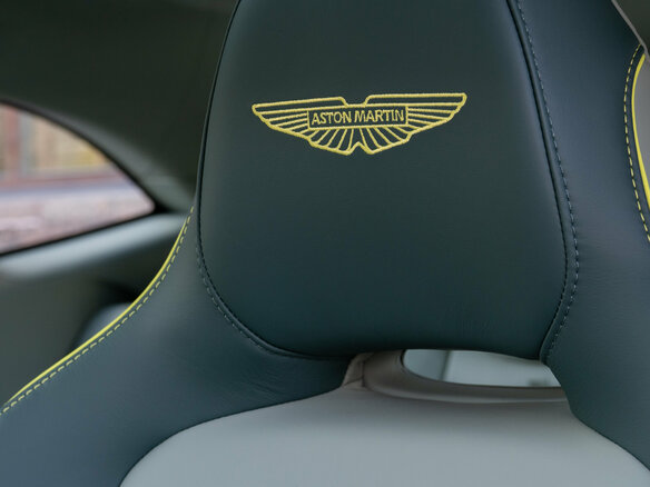 2026 Aston Martin DBX DBX S I, зелёный - вид 17