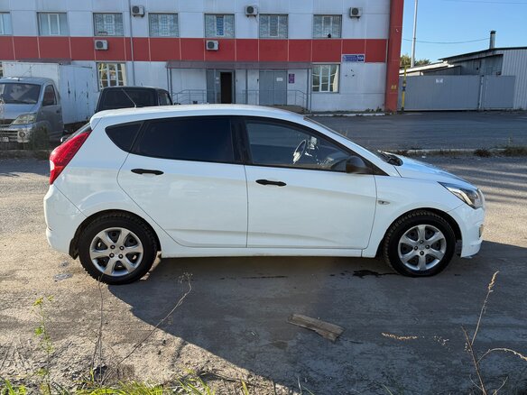 2014 Hyundai Solaris I, белый, 710000 рублей - вид 3