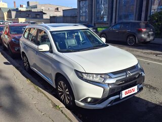 2022 Mitsubishi Outlander III Рестайлинг 3, белый, 2100000 рублей, вид 5