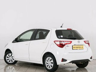 2019 Toyota Vitz III (XP130) Рестайлинг 2, белый, 959000 рублей, вид 4