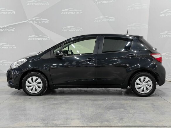 2018 Toyota Vitz III (XP130) Рестайлинг 2, чёрный, 975000 рублей - вид 1